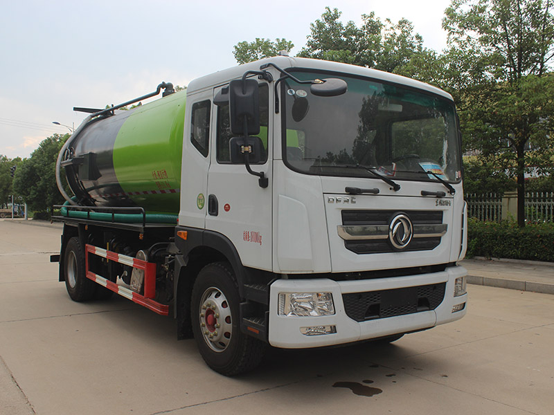 12方东风多利卡D9吸污车
