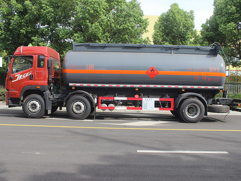 解放20立方SCS5264GRYCA6易燃液体罐式运输车